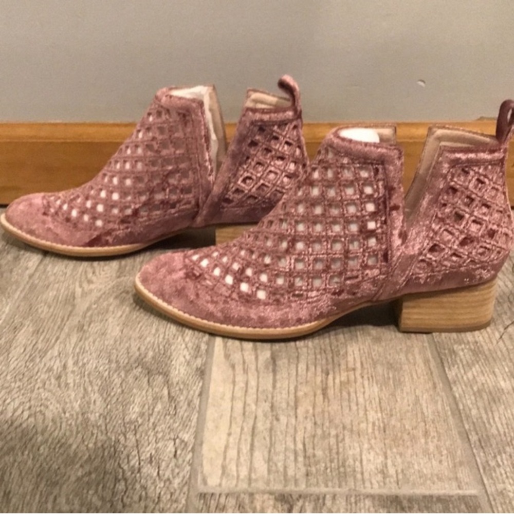 Jeffrey Campbell Taggart Pink Bootie NWT